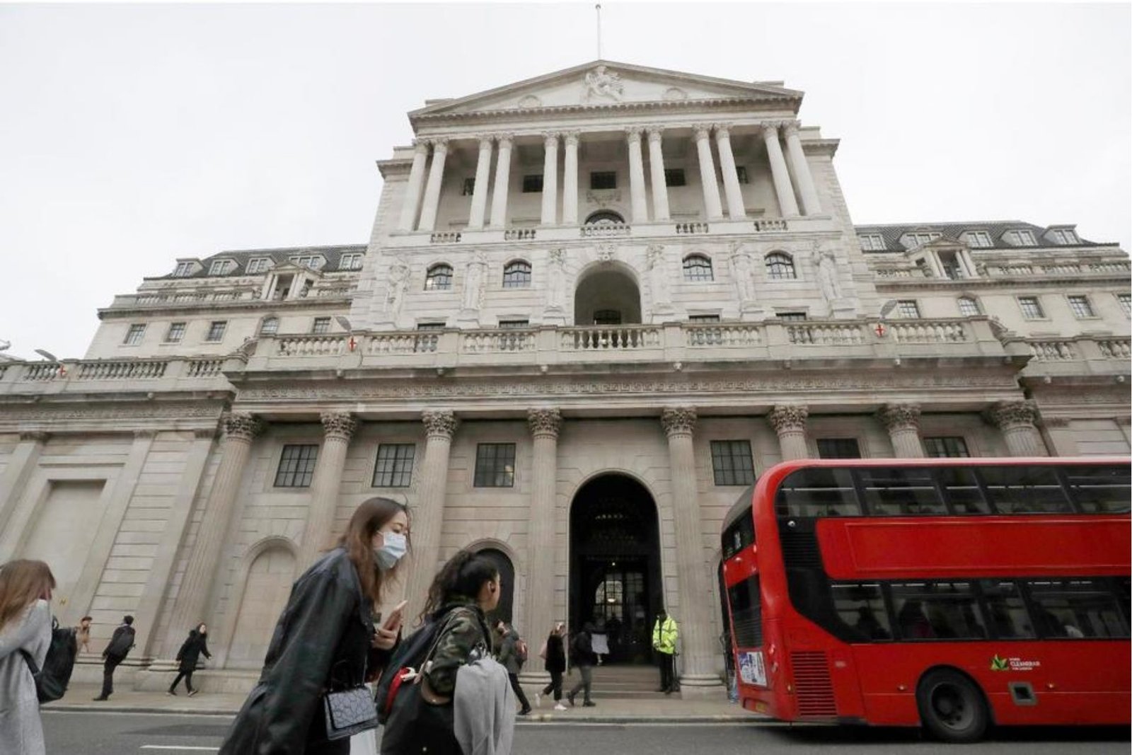Bank Of England Warns Of Rising Inflation, But The Rates Remain Unchanged.